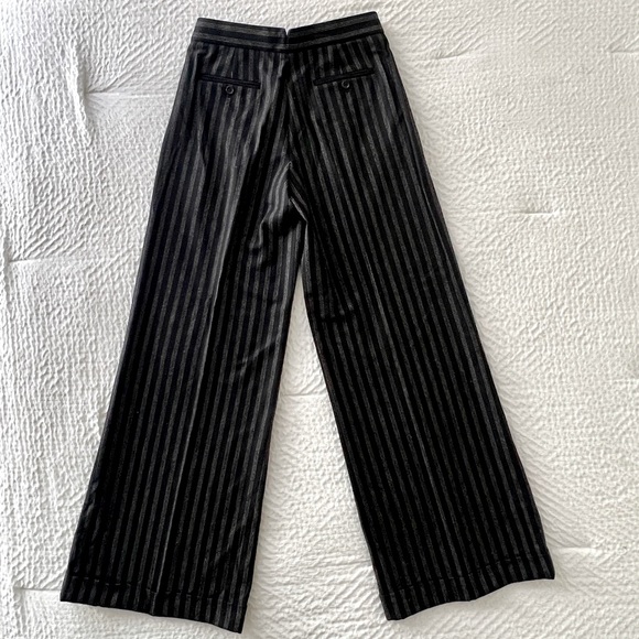 Ralph Lauren Purple Label 100% Wool Pinstripe wide leg pant. Size 4. - Picture 4 of 12